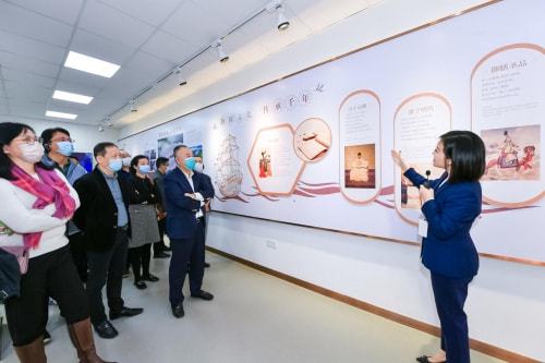 山東廣播電視臺和全國廣播電視臺領導們蒞臨燕之屋透明工廠參觀